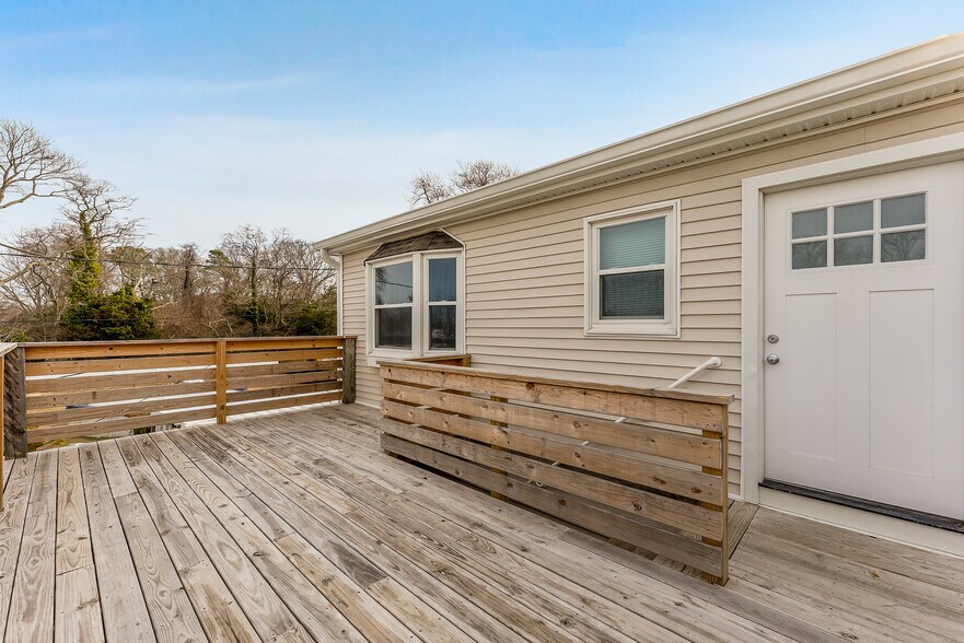 More Photos Of 2004 Bayshore Rd, Villas Medical For Sale