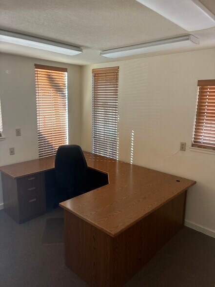 More Photos Of 2525 S 99 FRONTAGE RD, Stockton Office For Lease