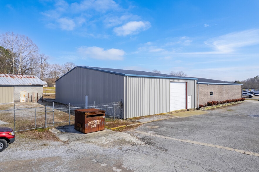 More Photos Of 25 Woodbury Hwy, Manchester Freestanding For Lease