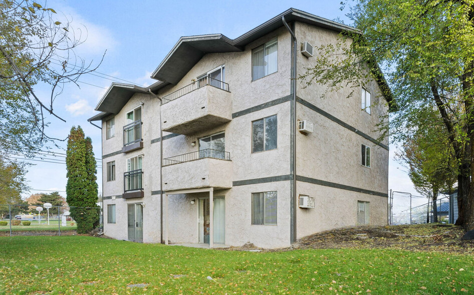 Primary Photo Of 3010 N Stone St, Spokane Apartments For Sale