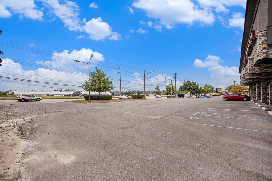 More Photos Of 1854 S Rochester Rd, Rochester Hills Storefront For Lease