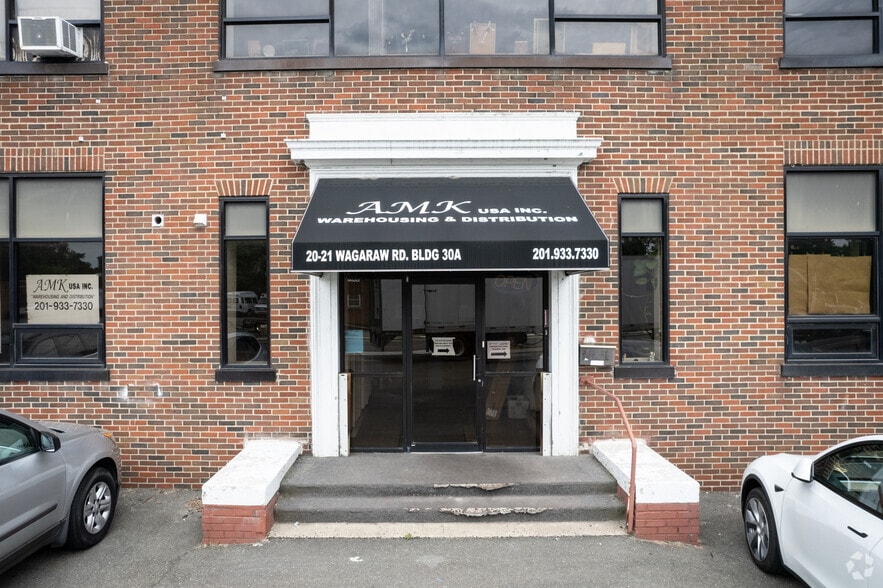 More Photos Of 20-21 Wagaraw Rd, Fair Lawn Warehouse For Lease
