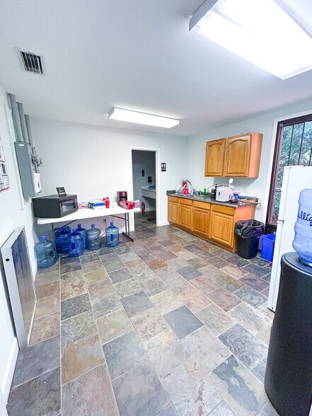 More Photos Of 3512 Godwin Ct, Mobile Medical For Sale