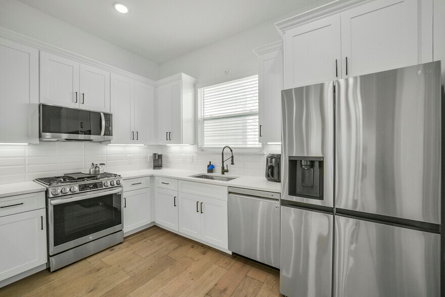 More Photos Of 316 Thornton Rd, Houston Apartments For Sale