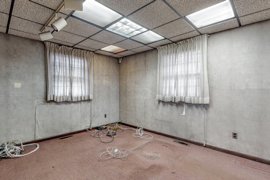 More Photos Of 9034 Tonnelle Ave, North Bergen Industrial For Sale