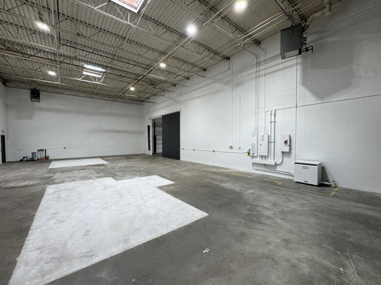 More Photos Of 34100 Industrial Rd, Livonia Warehouse For Lease
