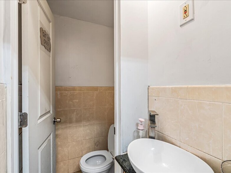 More Photos Of 114-15 Jamaica Ave, Jamaica General Retail For Sale