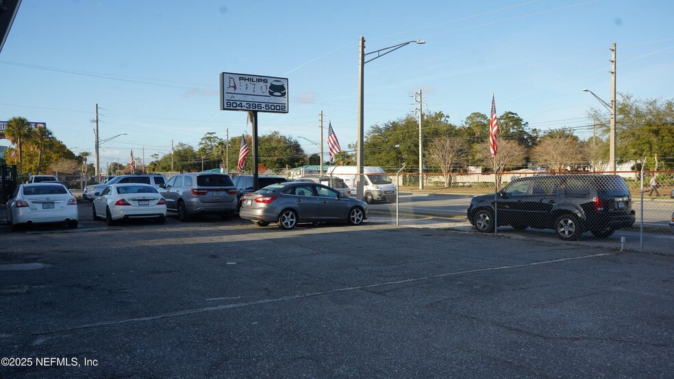 More Photos Of 3366 Philips Hwy, Jacksonville General Retail For Lease
