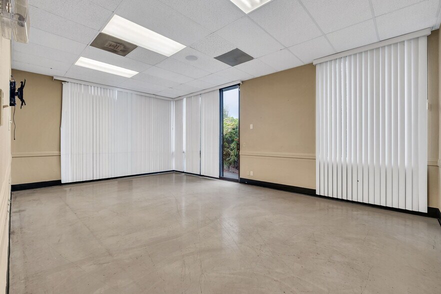 More Photos Of 550 N Golden Circle Dr, Santa Ana Office For Lease