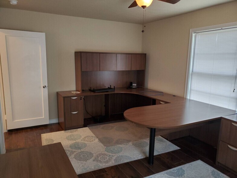 More Photos Of 5605 George Bush Dr, Katy Medical For Lease