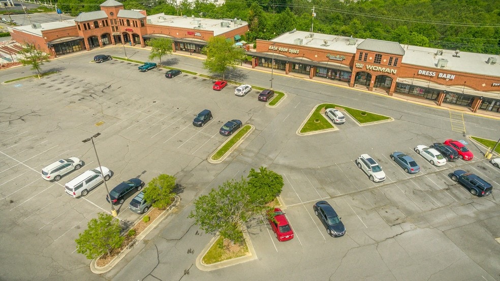 More Photos Of 1001 Market St, Dalton General Retail For Lease