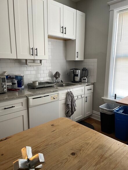More Photos Of 1956 W Fletcher St, Chicago Multifamily For Sale