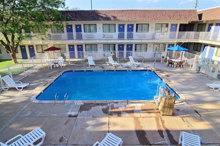 More Photos Of 909 66th St, Lubbock Hotel For Sale
