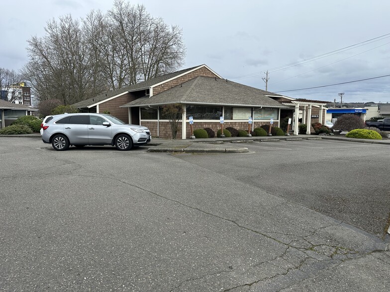 More Photos Of 1006 Fryar Ave, Sumner Office For Lease