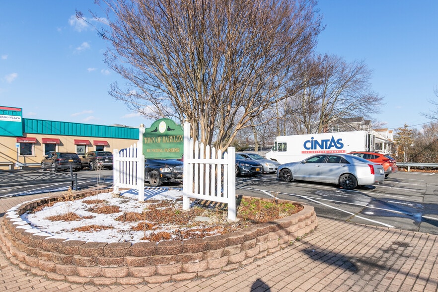 More Photos Of 718-724 N Wellwood Ave, Lindenhurst Storefront Retail Office For Sale