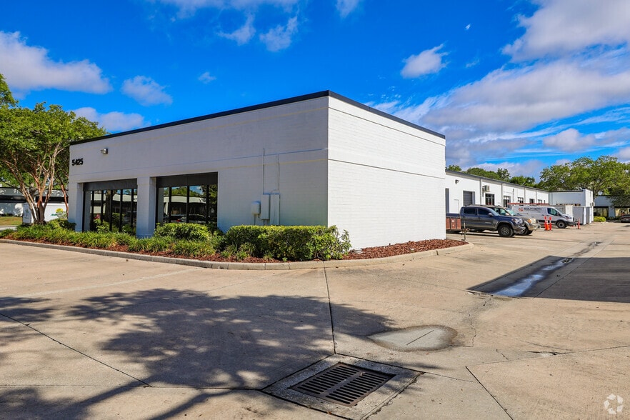 More Photos Of 5402-5460 Beaumont Center Blvd, Tampa Unknown For Lease