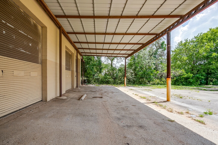 More Photos Of 3808 E 1st St, Fort Worth Light Manufacturing For Lease