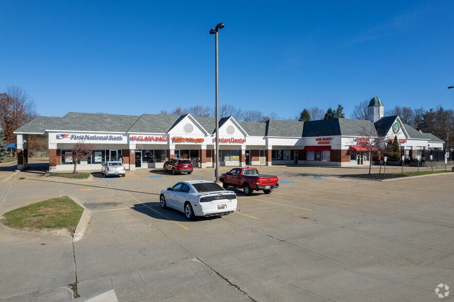 Primary Photo Of 497-519 E Aurora Rd, Macedonia General Retail For Lease