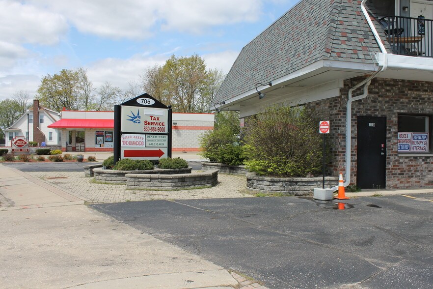 More Photos Of 705-707 E State St, Geneva Unknown For Lease