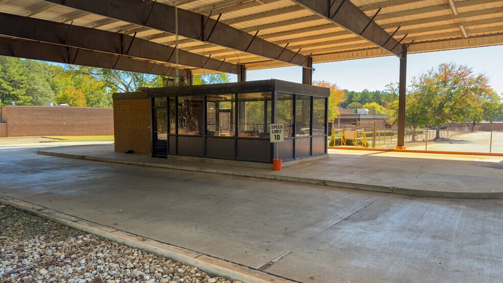 More Photos Of 2400 Mellon Ct, Decatur Distribution For Lease