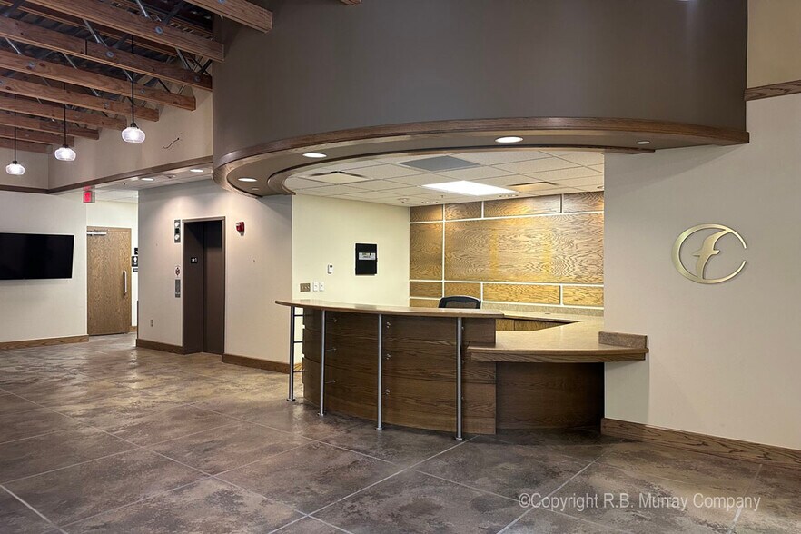 More Photos Of 425 E Trafficway St, Springfield Office For Sale