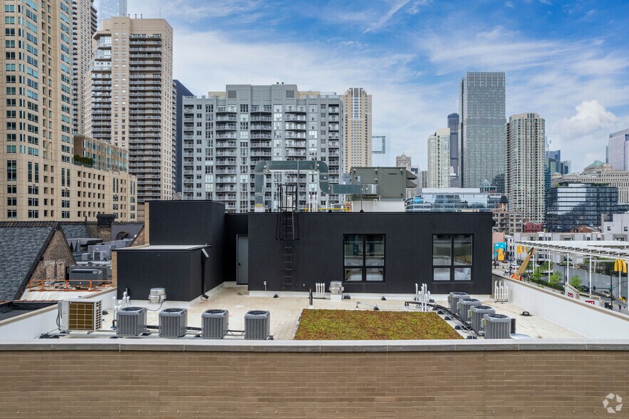 More Photos Of 61 W Erie St, Chicago Apartments For Lease