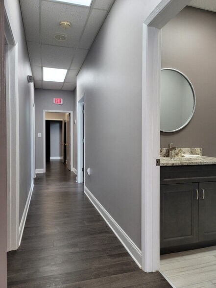 More Photos Of 15000 Madison Ave, Lakewood Office Residential For Lease