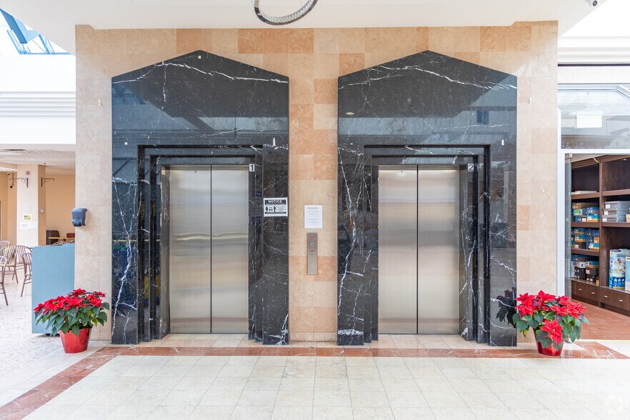 More Photos Of 670 Hwy-7 E, Richmond Hill General Retail For Sale