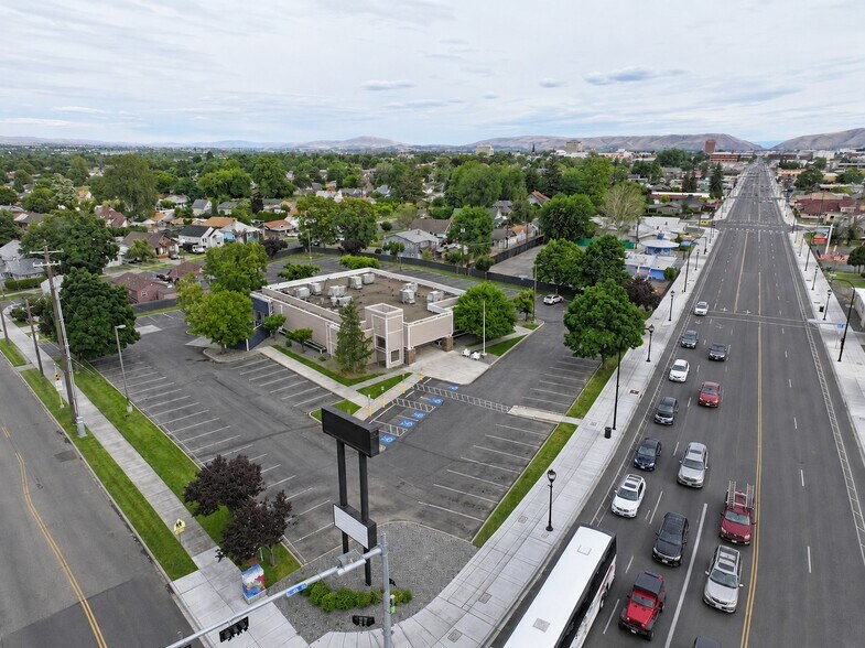 More Photos Of 905 N 1st St, Yakima Restaurant For Sale