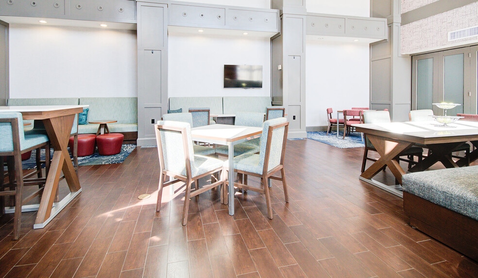 More Photos Of 4617 7th St, Bay City Hotel For Sale