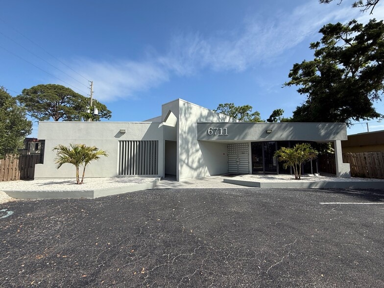 Primary Photo Of 6711 38th Ave N, Saint Petersburg Medical For Lease