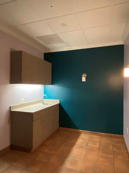 More Photos Of 1717 Champa St, Denver Hotel For Lease