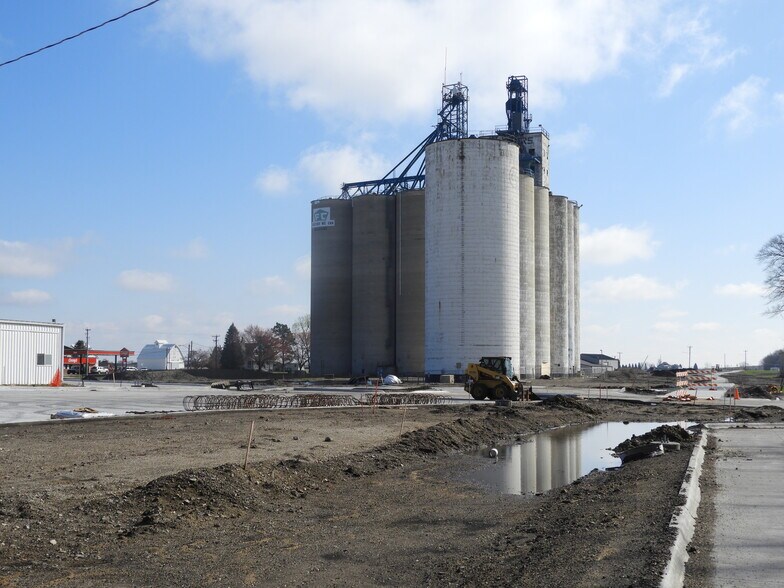 More Photos Of 101 Lincoln St NE, Bondurant Industrial For Lease