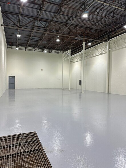 More Photos Of 6601 Midland Industrial Dr, Shelbyville Distribution For Lease