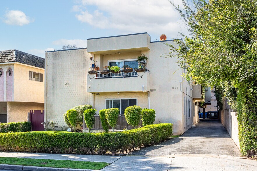 Primary Photo Of 3709 S Bentley Ave, Los Angeles Apartments For Sale