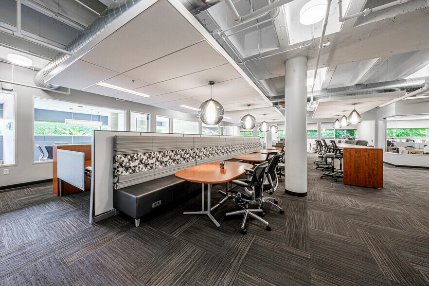 More Photos Of 13600 Bishops Ct, Brookfield Office For Lease