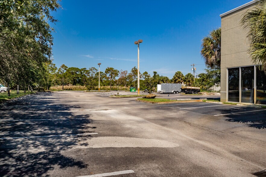 More Photos Of 1375 US Highway 1, Vero Beach Flex For Lease
