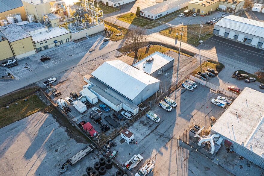 More Photos Of 1301 Fabricon Blvd, Jeffersonville Light Manufacturing For Lease
