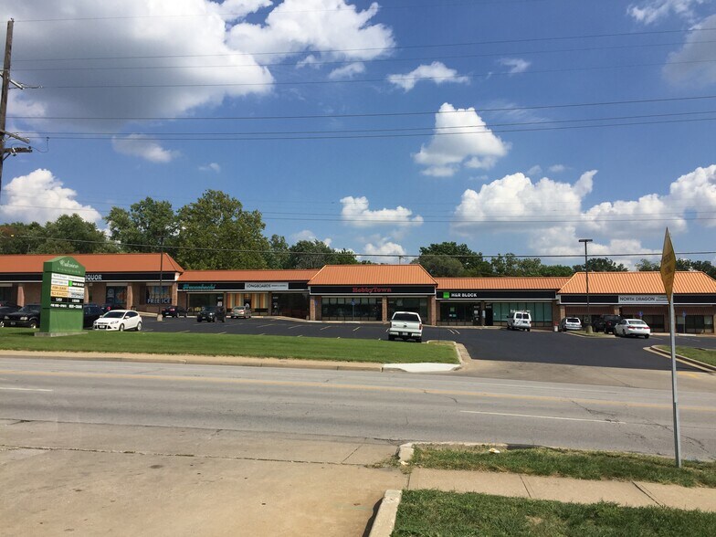 More Photos Of 6289 N Oak Tfwy, Gladstone Unknown For Lease