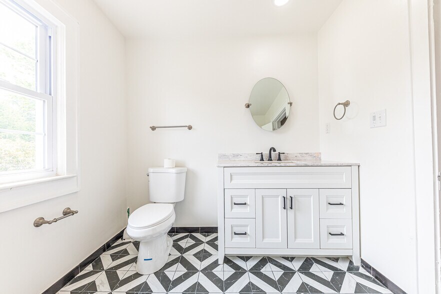 More Photos Of 3656 N Washington Blvd, Indianapolis Office Residential For Sale