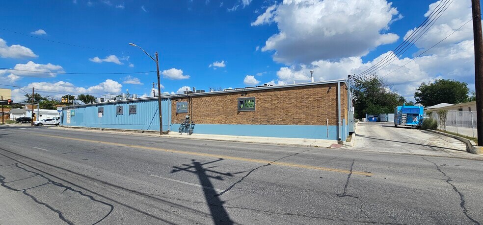 More Photos Of 1602 E Houston St, San Antonio Restaurant For Lease