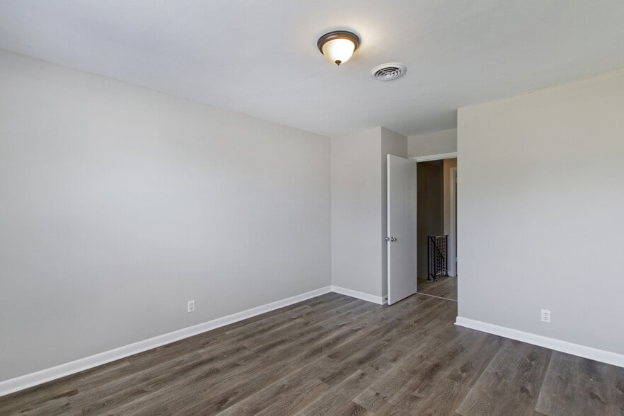More Photos Of 1012-1032 Hickory Hill Ln, Hermitage Apartments For Sale