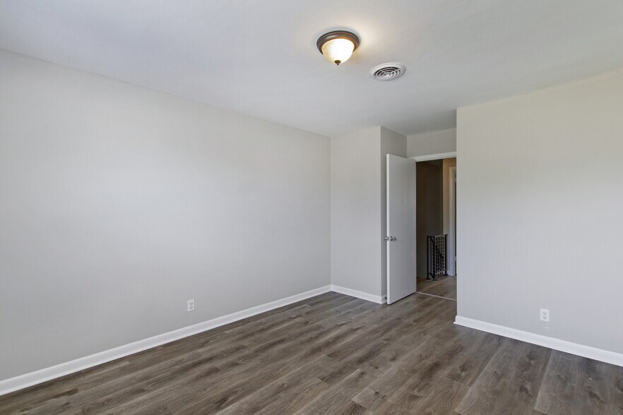 More Photos Of 1012-1032 Hickory Hill Ln, Hermitage Apartments For Sale