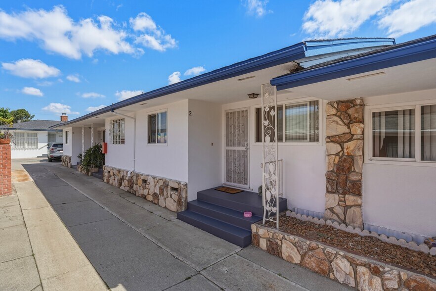 More Photos Of 313 E Hazel St, Inglewood Apartments For Sale
