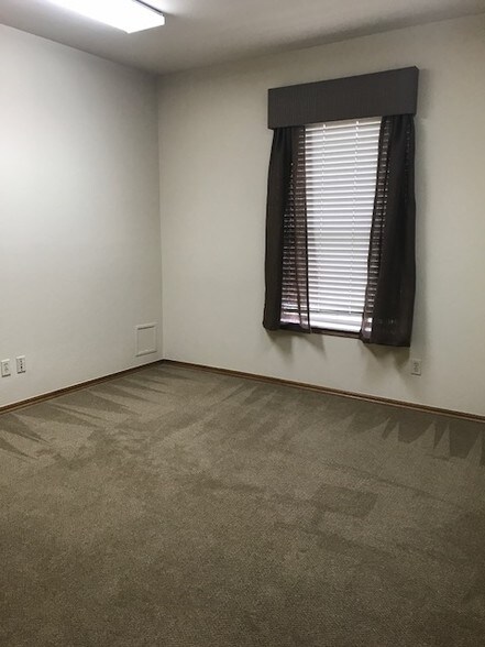 More Photos Of 417 W 18th St, Edmond Office For Lease