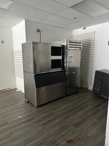 More Photos Of 55 Douglas Pike, Smithfield Bar For Sale