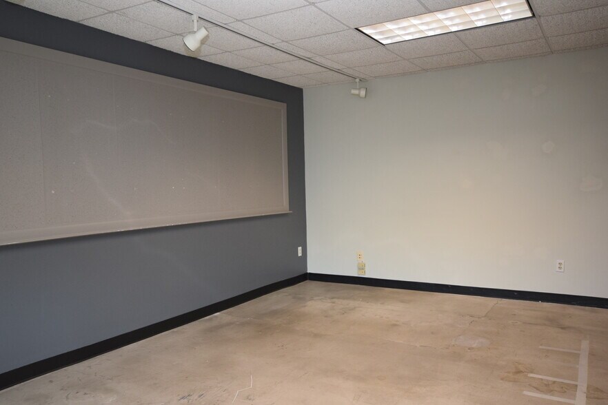 More Photos Of 200 Little Falls St, Falls Church Office For Lease