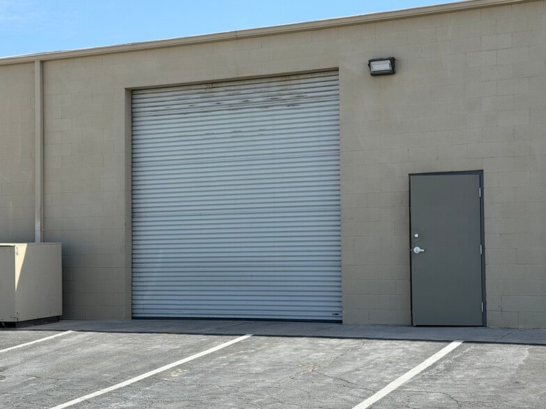 More Photos Of 15400 Tamarack Dr, Victorville Warehouse For Lease