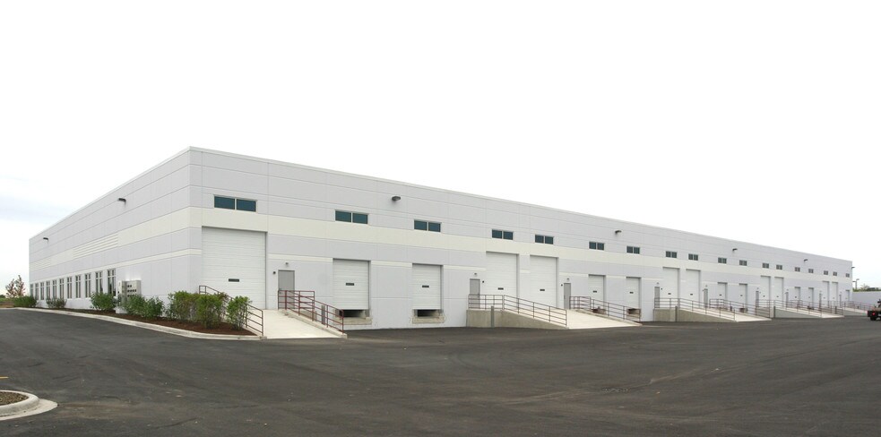 More Photos Of 1201-1217 W Remington Blvd, Romeoville Warehouse For Sale