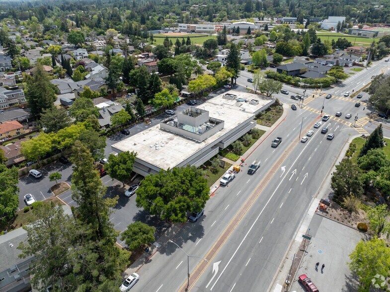 More Photos Of 2055-2075 Woodside Rd, Redwood City Office For Lease